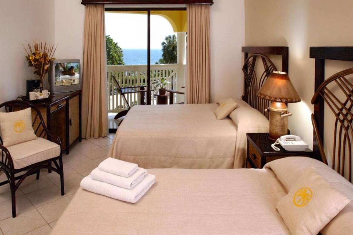 1 quarto, frigobar (abastecido com itens grátis), escrivaninha