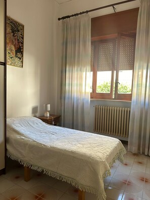 3 sovrum, strykjärn/strykbräda och sängkläder