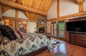 6 bedrooms, desk, iron/ironing board, WiFi - Log Home w/ 50 private acres in Angel Fire/Infrared Sauna (Angel Fire)
