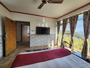 6 bedrooms, in-room safe, iron/ironing board, travel crib