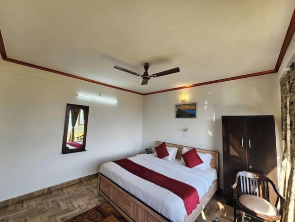 6 Schlafzimmer, Zimmersafe, Bügeleisen/Bügelbrett, Reisekinderbett
