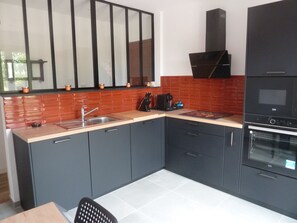 Fridge, microwave, oven, stovetop - Soleil & Mer sur la Costa Verde - à 450m à Pied de la Plage (Cervione)