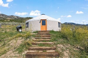 Exterior - Sleeps up to 30 people-Family Retreat! 5 Themed Yurts! (Lava Hot Springs)