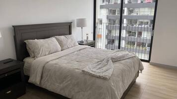 3 slaapkamers, een strijkplank/strijkijzer, wifi, beddengoed