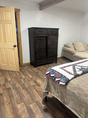 2 bedrooms, WiFi, bed sheets