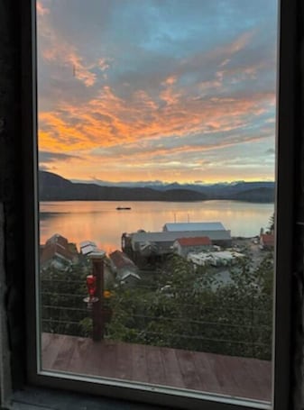 Interior. Eagles Crest