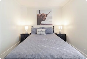 2 bedrooms, iron/ironing board, WiFi, bed sheets