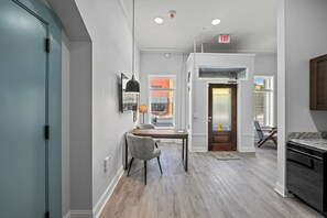 Deluxe Condo, 1 Queen Bed, Non Smoking, Kitchen - Historic Conway Lofts (Conway)