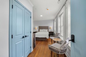 Deluxe Studio, 1 Queen Bed, Non Smoking, Kitchenette | Free WiFi, bed sheets - Historic Conway Lofts (Conway)