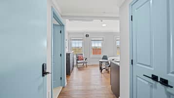 Deluxe Studio, 1 Queen Bed, Non Smoking, Kitchenette | 1 bedroom, free WiFi, bed sheets