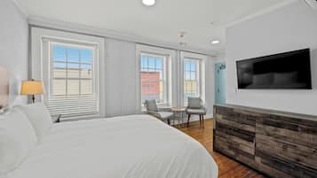 Deluxe Studio, 1 Queen Bed, Non Smoking, Kitchenette