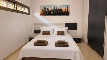 2 chambres, fer et planche à repasser, Wi-Fi gratuit, draps fournis