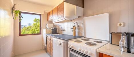 Fridge, microwave, oven, dishwasher