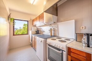 Refrigerador, microondas, horno y lavavajillas 