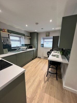 Fridge, microwave, oven, stovetop - Kilex House - Gorgeous 3 Bedroom House Bedlinog (Treharris)
