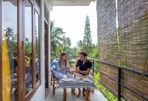 Free daily local cuisine breakfast  - Friends Coliving Villa (Kamburugamuwa)