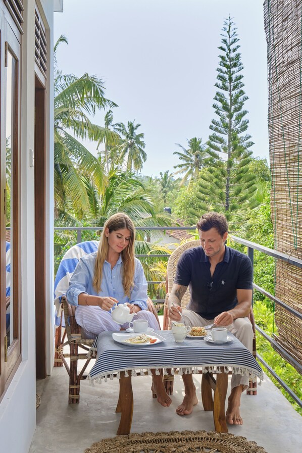 In-room dining - Friends Coliving Villa (Kamburugamuwa)