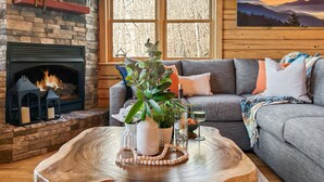Smart TV, fireplace, table tennis, stereo - VIEWS, hot tub, firepit, WIFI and Outdoor Speakers (Bryson City)