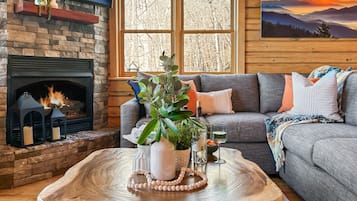 TV connectée, cheminée, table de tennis de table, chaßne hi-fi