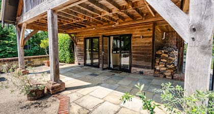 The Boat House by inspirestays-com - a luxury cottage sleeping 2 guests in 1 bedroom