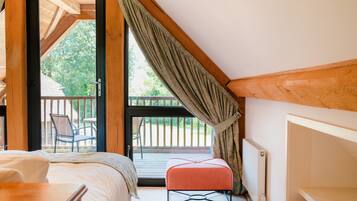 1 bedroom, desk, iron/ironing board, WiFi