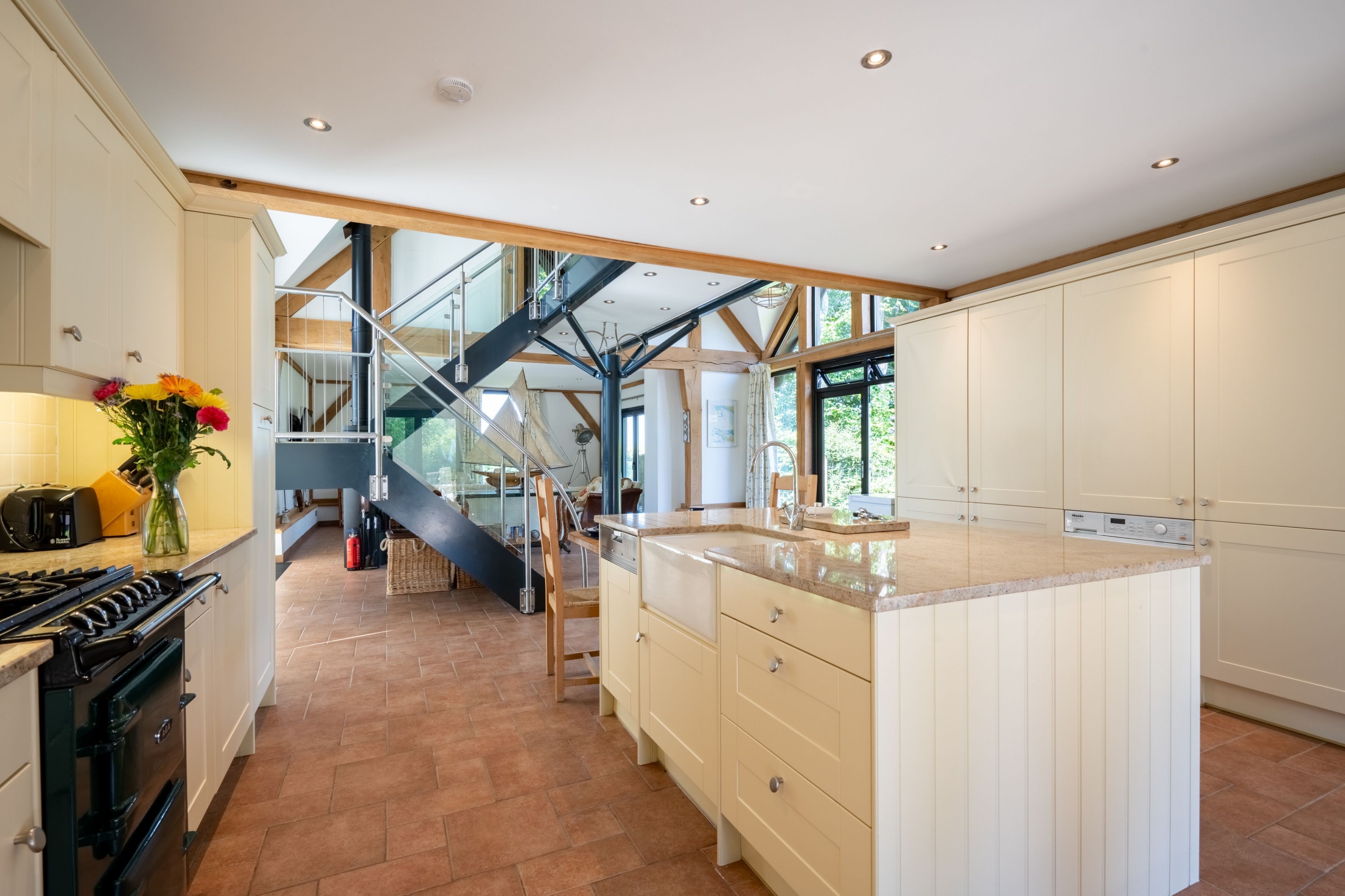 冷蔵庫、電子レンジ、オーブン、食器洗い機