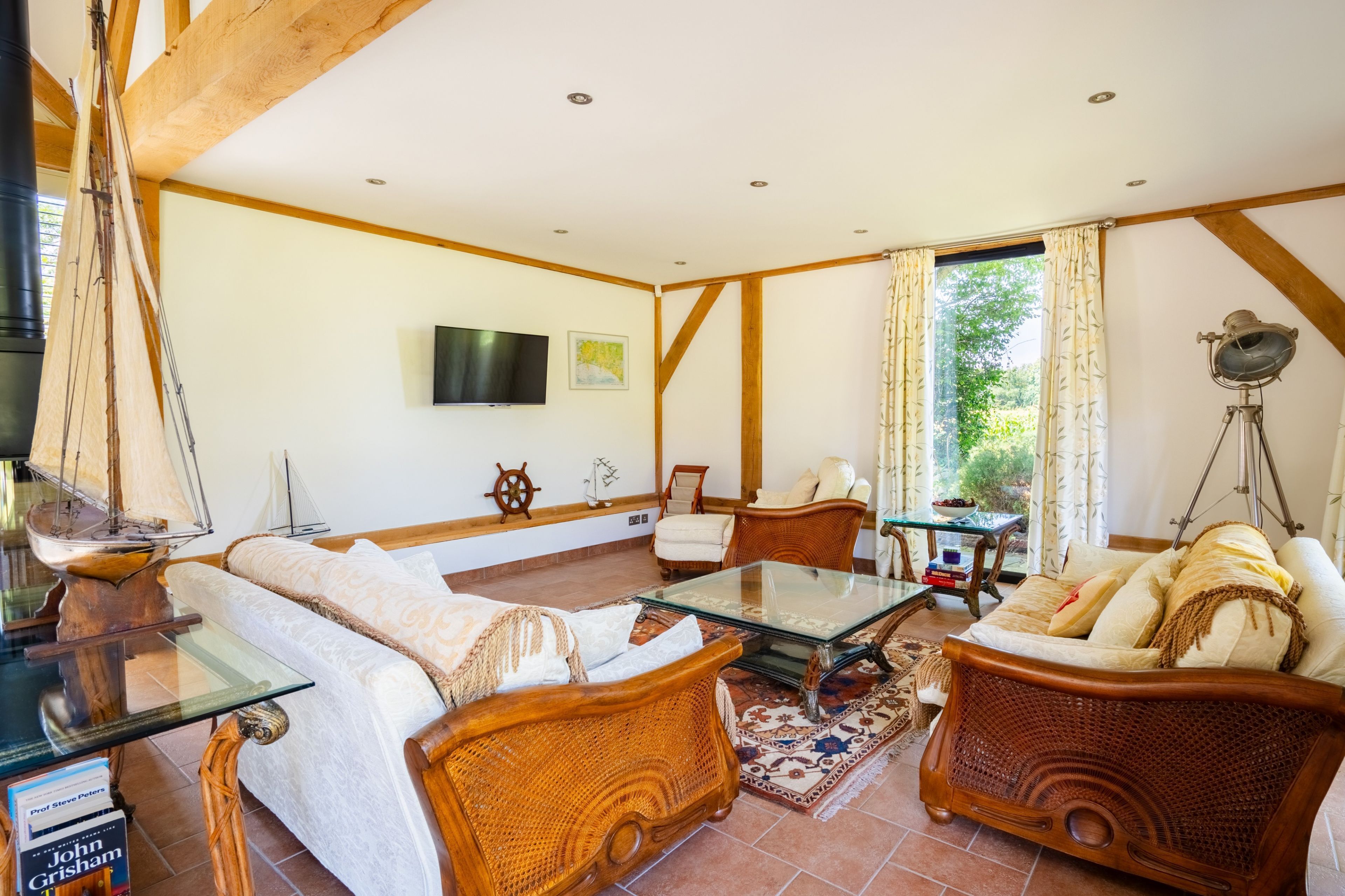 Smart TV, fireplace, books, stereo