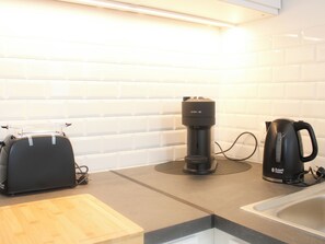 Kühlschrank, Mikrowelle, Ofen, Geschirrspüler
