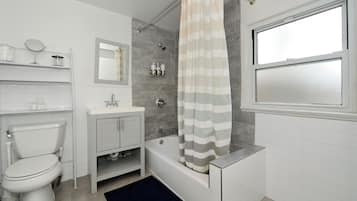 Shower, jetted bath, hair dryer, towels