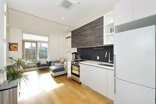 Charming 2-bedroom  2 bath ! apartment in Brooklyn   Gym laundry and  parking !