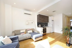 Smart TV, caminetto, videogiochi, stampante