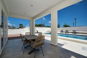 Luxury Διαμέρισμα, Αίθριο, Θέα στην Πισίνα | Βεράντα/αίθριο