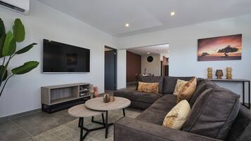 Luxury Penthouse, Balcony, Pool View | Living area