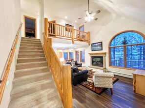 TV, fireplace - Riverfront Home at the entrance of Rocky Mountain National Park (Estes Park)