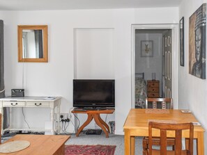 2 bedrooms, free WiFi, bed sheets - 2 bedroom accommodation in Shanklin (Shanklin)