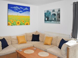 Living area - 2 bedroom accommodation in Shanklin (Shanklin)