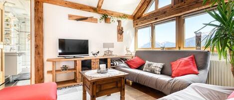 TV, fireplace, stereo