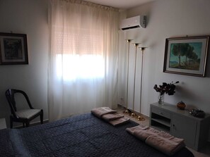 1 多间卧室、客房内保险箱、熨斗/熨衣板、旅行婴儿床