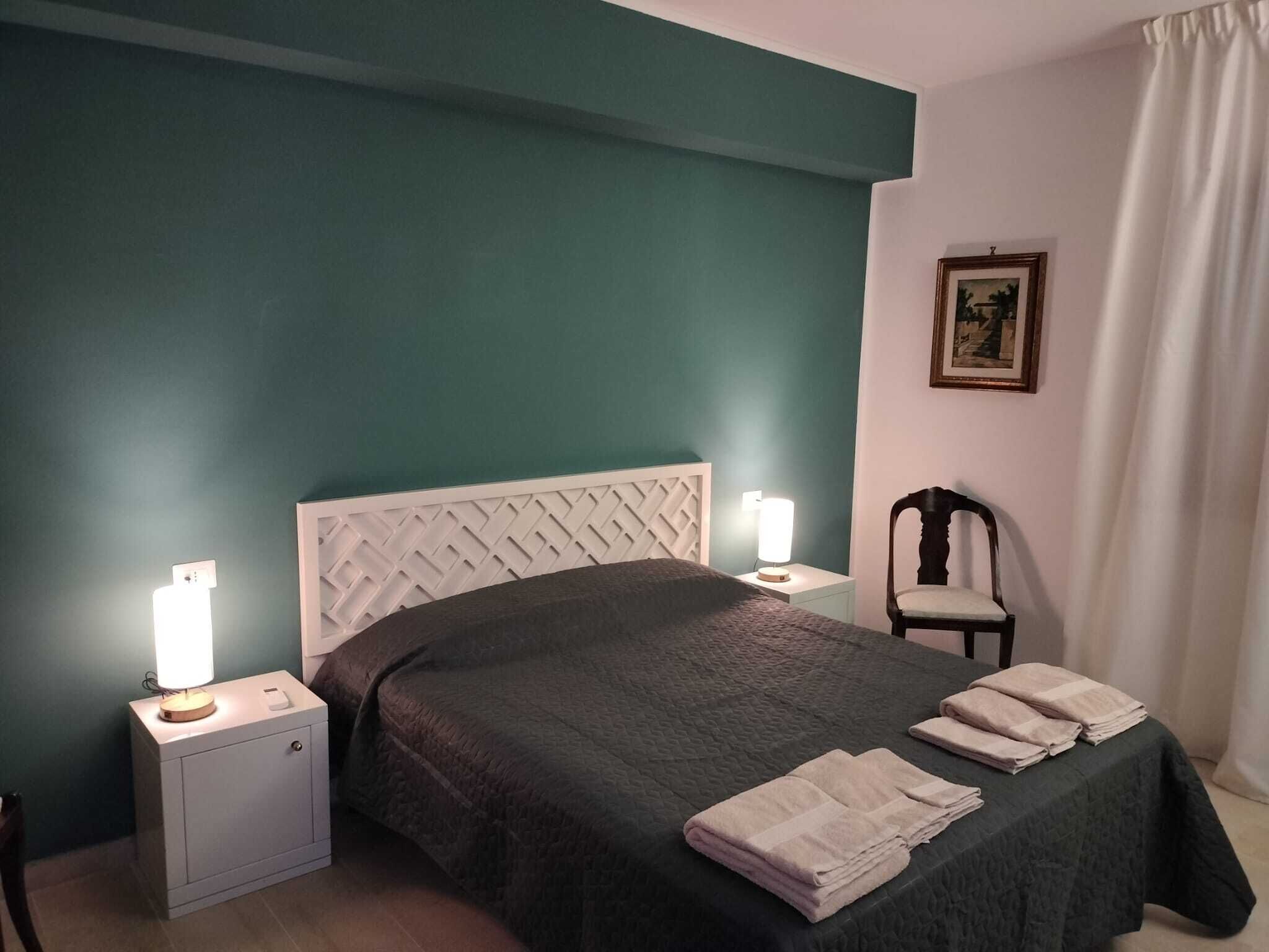 1 chambre, coffres-forts dans les chambres, fer et planche à repasser