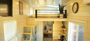 2 bedrooms, iron/ironing board, WiFi, bed sheets - Addie's Place at Zion Red Hawk Resort, Range RV (Apple Valley)