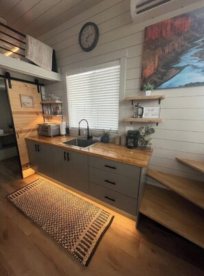 Interior - Addie's Place at Zion Red Hawk Resort, Range RV (Apple Valley)