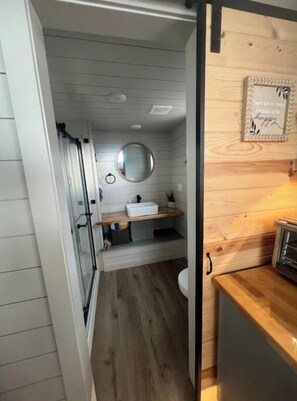 Shower, hair dryer, towels, soap - Addie's Place at Zion Red Hawk Resort, Range RV (Apple Valley)
