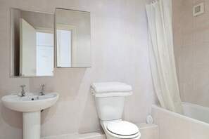 Hair dryer, towels, shampoo, toilet paper - Nice 2-bedroom apartment convenient for centre and close to Tottenham stadium (London)