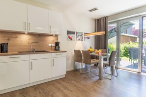 Fridge, microwave, oven, stovetop - Kellenhusen Tor 19 - mit Sauna und Garten, Hunde Willkommen (Kellenhusen)