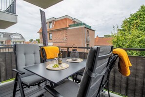 تناول الطعام بالخارج