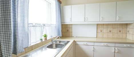 Estudio Confort, varias camas, para no fumadores, baño privado | Cortinas blackout, tabla de planchar con plancha y wifi gratis