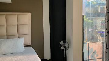 2 quartos, ferros/tábuas de passar roupa, Wi-Fi, roupa de cama