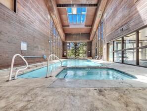 Innenpool, beheizter Pool