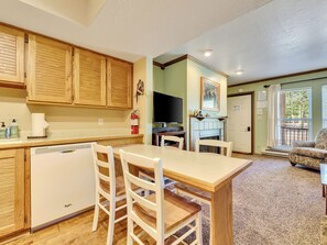 Interior - Cozy Navajo Mountain Retreat in Brian Head Ski-in/Ski-Out (Brian Head)