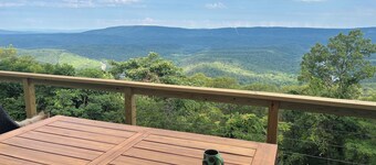 Wow! Look @ That View! Sleeps 7, cabin with AC, Wifi, lots of games. 